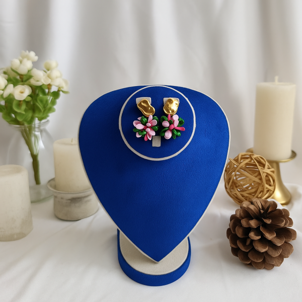 Fashionable Floral Earrings 2025